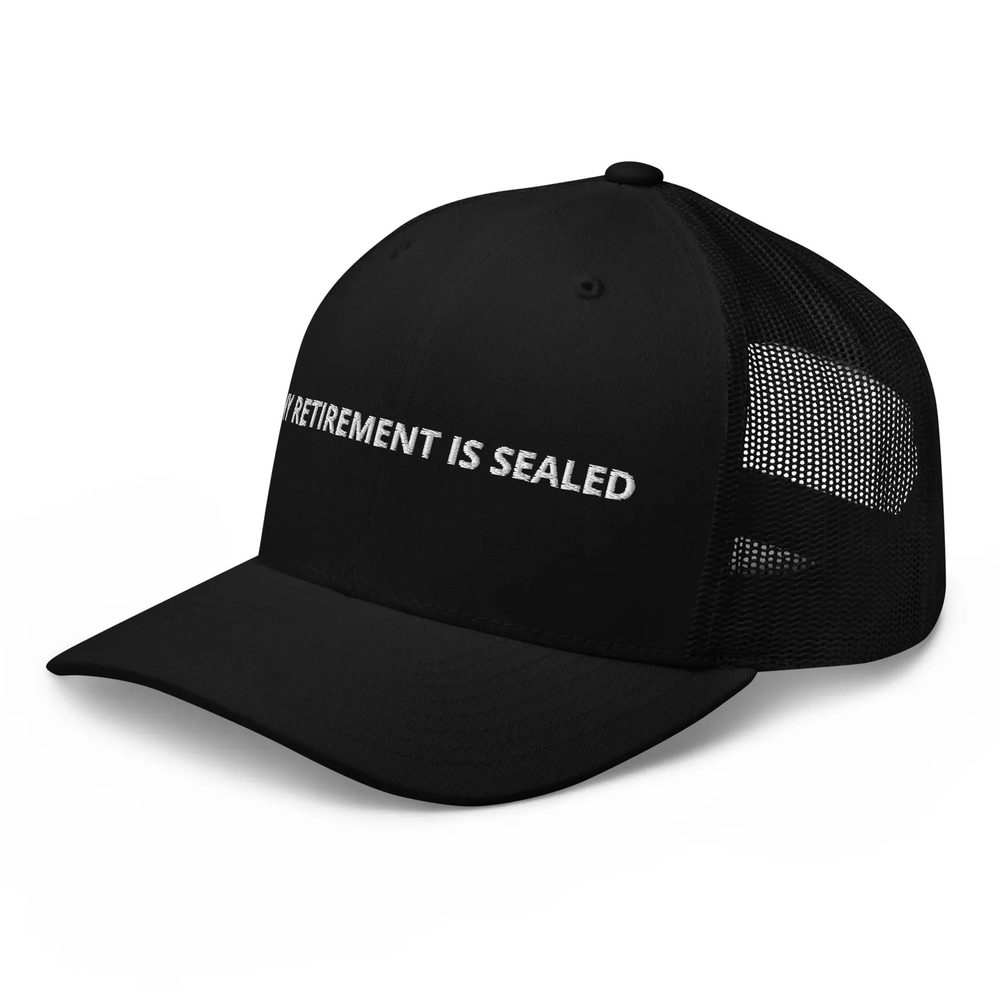 Zwarte trucker cap met geborduurde tekst my retirement is sealed